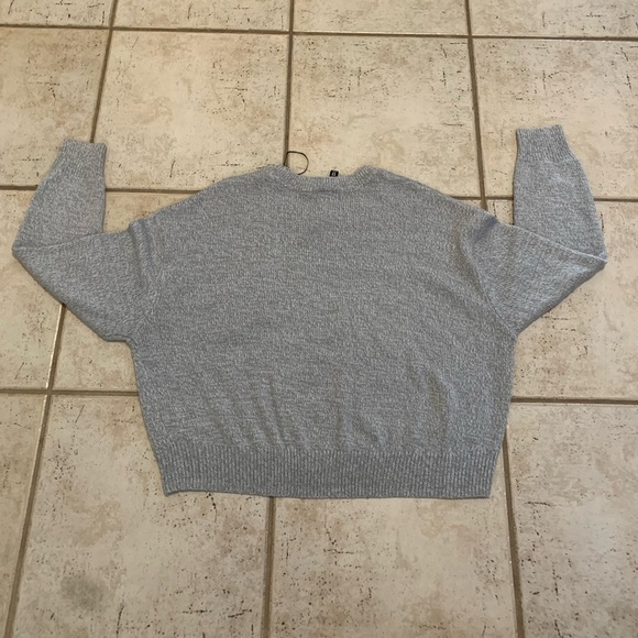H&M Divided Gray Ribbed Knit Cropped Sweater - Size M - Picture 3 of 5